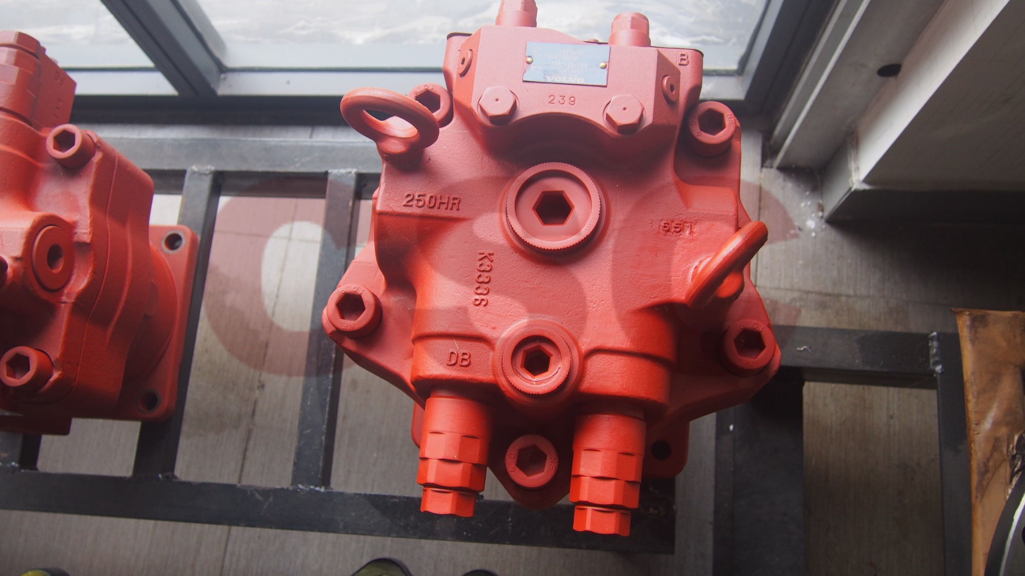KPM-EC360/380/700/750/950/SY485 etc. M5X250 SWING MOTOR