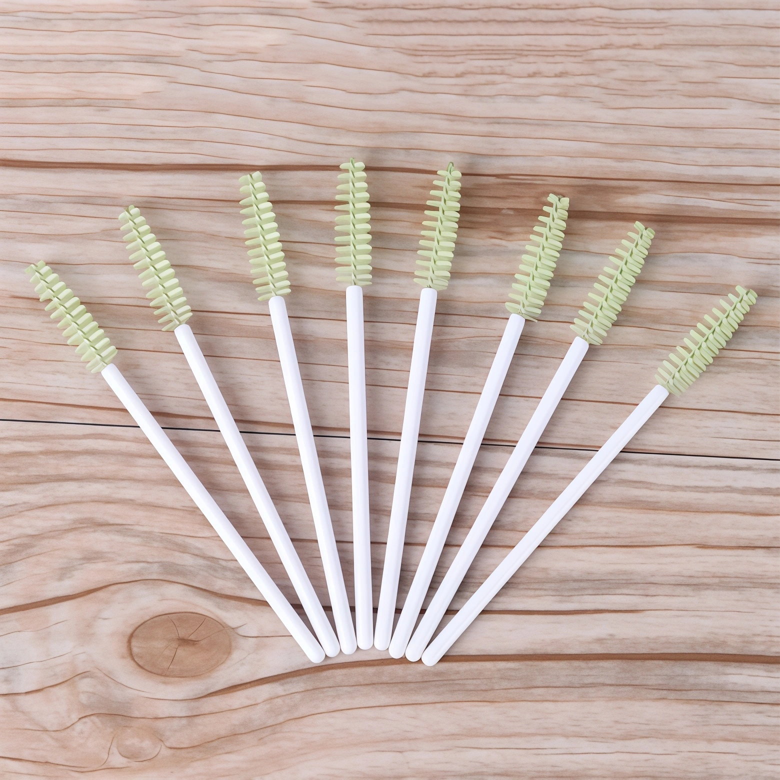 50個入りまつげエクステブラシ｜スパイラルアイブロウブラシ｜使い捨てカラークリスタルロッドまつげブラシ｜美容まつげブラシ｜卸売