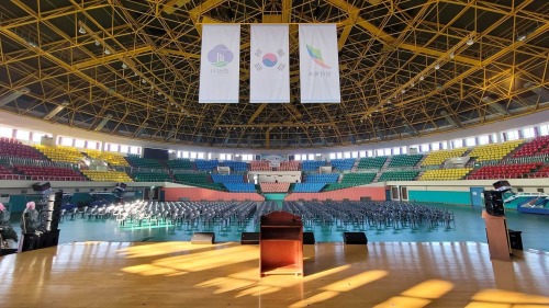 Line Array Speakers Powering Large Stadium Audio with ZSOUND