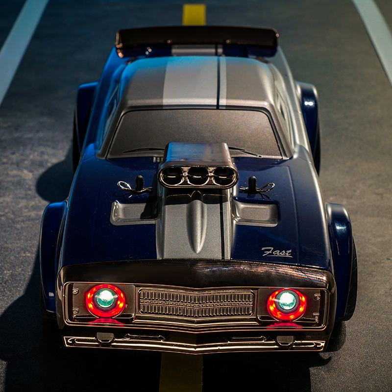 RC Full Scale Electric 4WD High Speed Muscle Drift Car Devil's Eye RC Model Racing Car with 2 Lithium Ion Batteries 35km/h