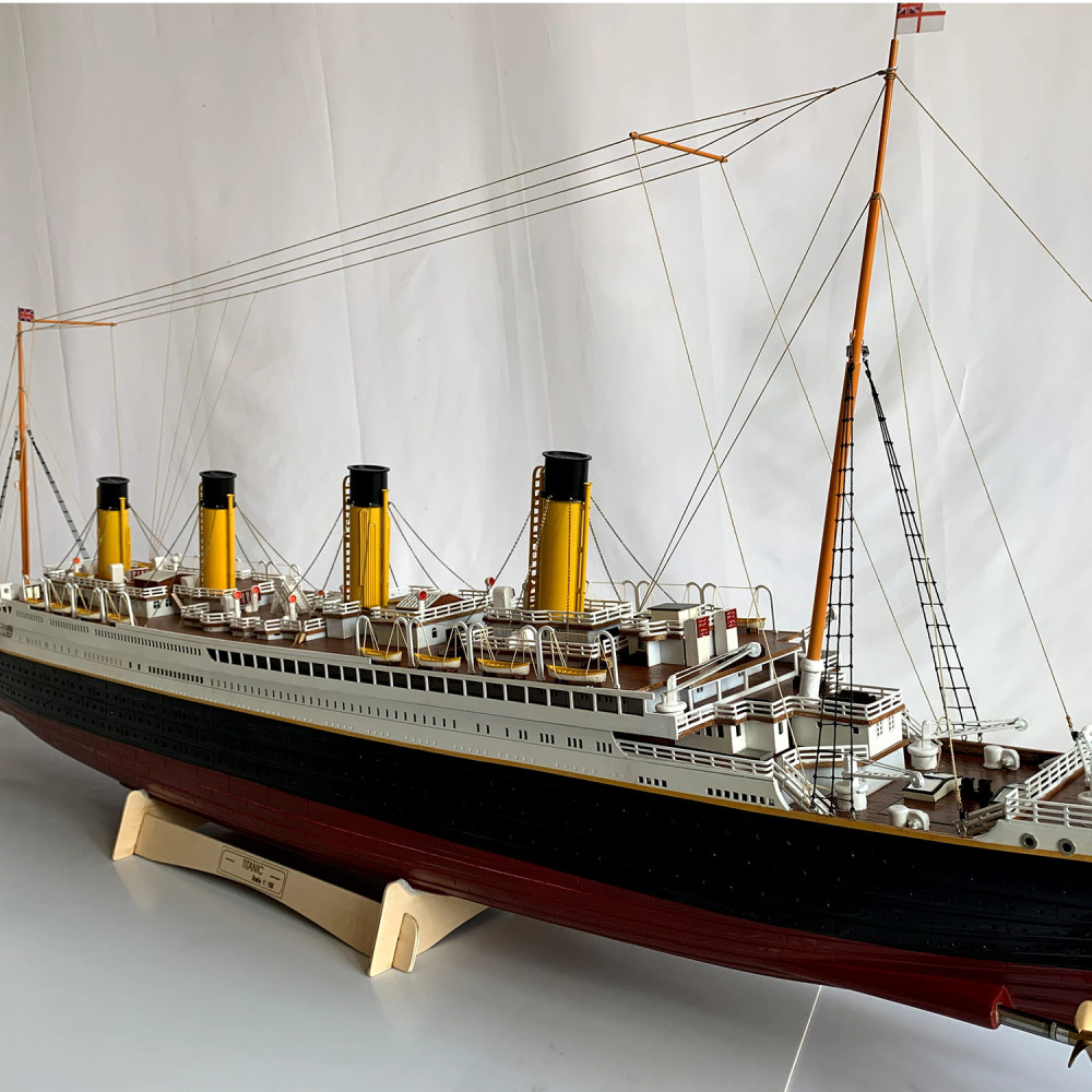 Scale Model of the Titanic 1:150