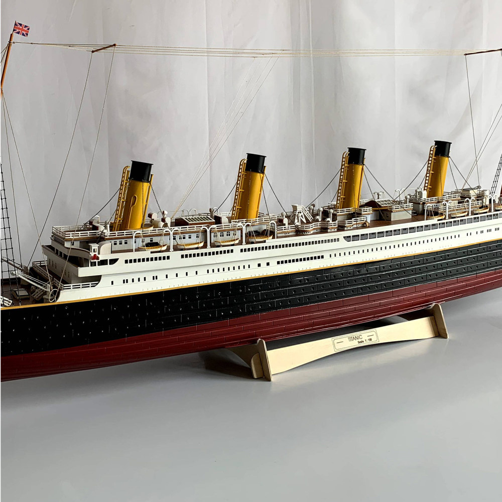 Scale Model of the Titanic 1:150