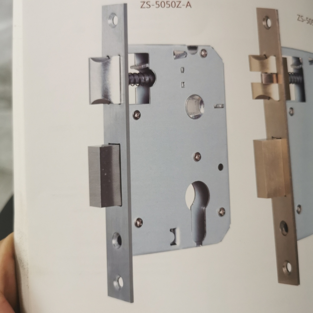 Anti-theft Door Lock with High Standard Security with Four Dead Bolt & High Security Latch for Wood Door Lock