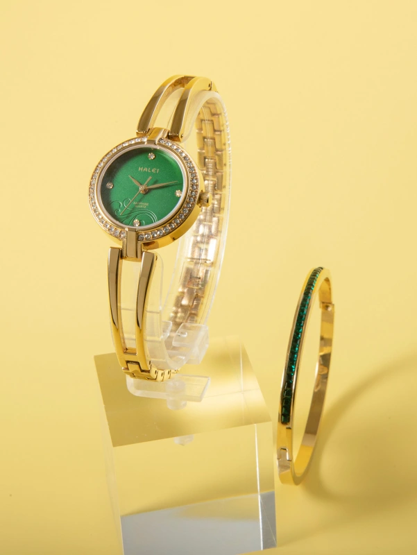 Ladies Round Pointer Quartz Wrist watch With Bracelet