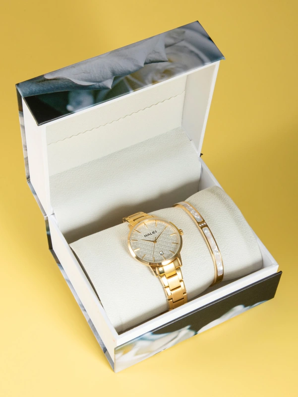 Luxury Steel Strap Quartz Watch and Bracelet Set for Women