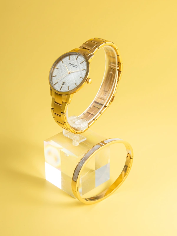 Luxury Steel Strap Quartz Watch and Bracelet Set for Women