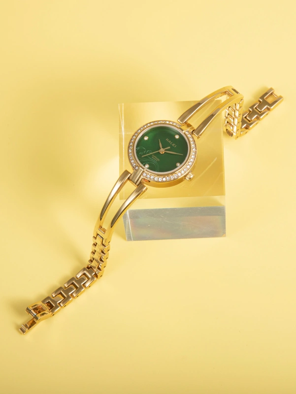 Ladies Round Pointer Quartz Wrist watch With Bracelet