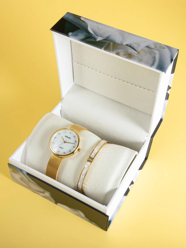 Ladies Mesh Strap Quartz Wristwatch With Bracelet