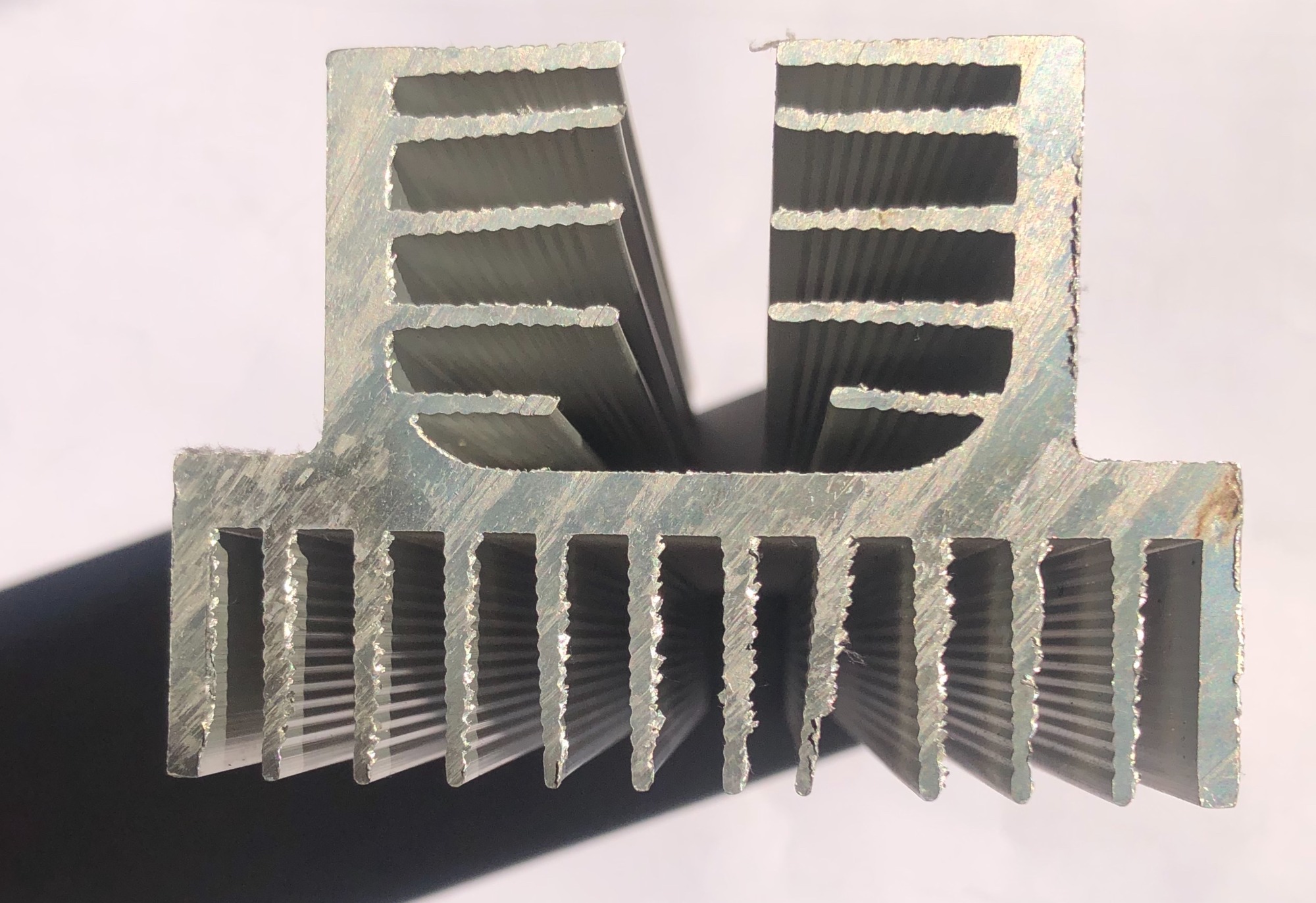 Aluminum extrusion profile for heat sink/Radiator