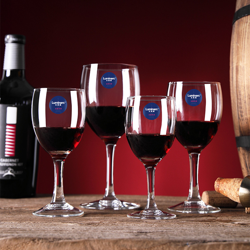 What is different of Goblet wine glass