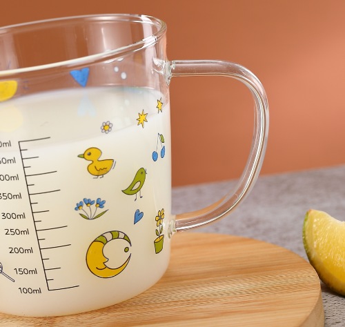 Borosilicate glass measuring cup