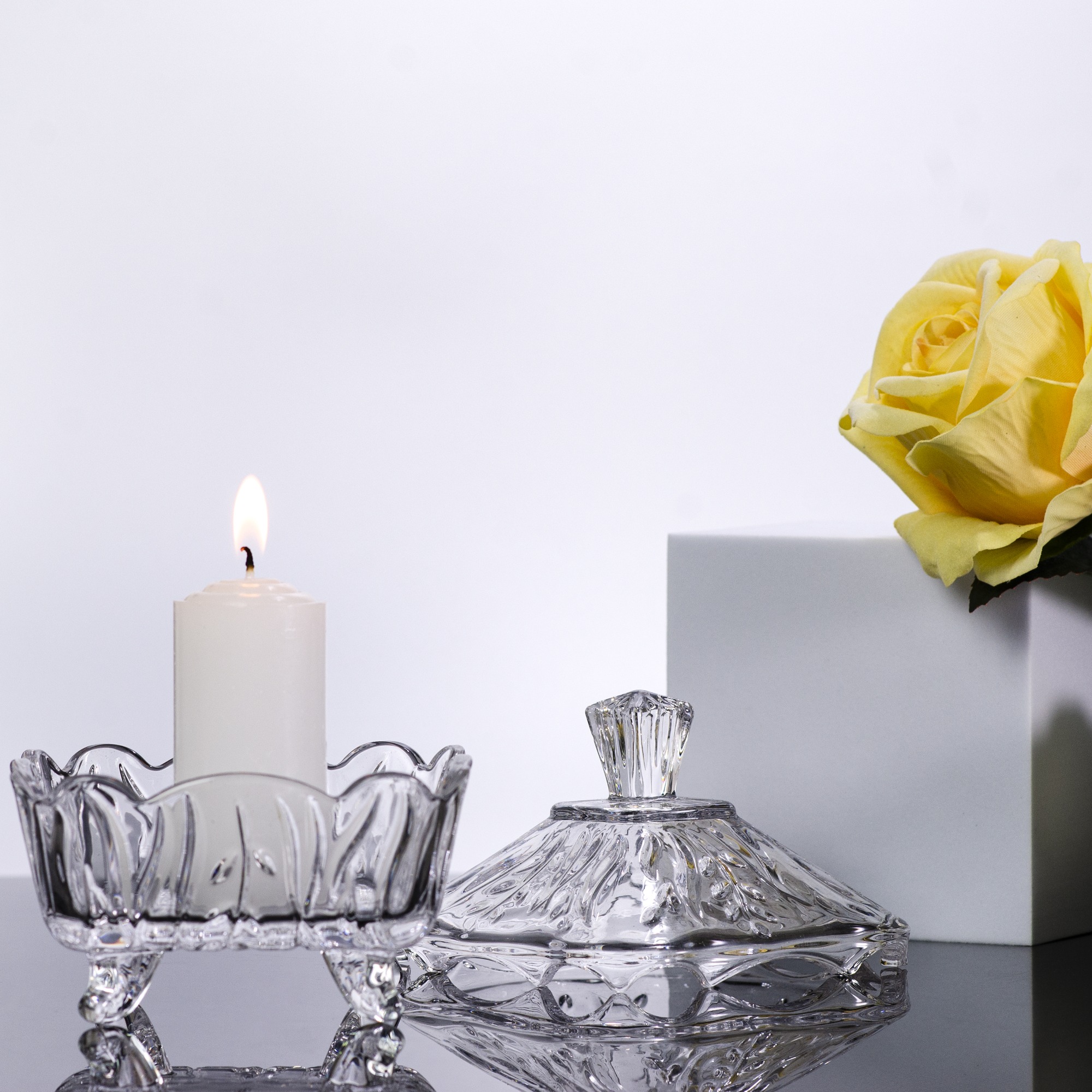 HXGLASS Wholesale 5oz 8oz Heat-Resistant Round Glass Candle Jars for Christmas Easter Scented Holder