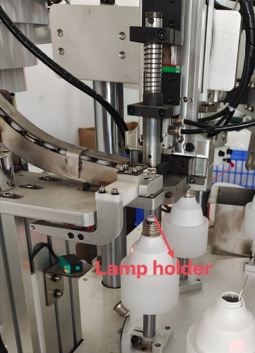 automatic riveting machine for E27 lamp cap