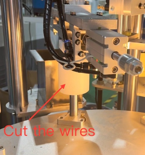 B22 rotating disc lock lamp holder machine
