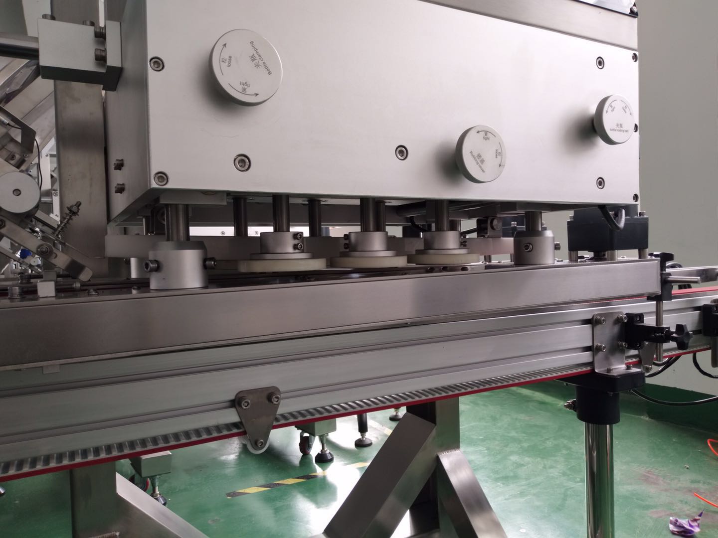 Automatic Linear Capping Machine with Cap Feeder