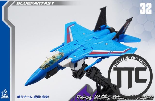 Mechfanstoys F-01 Overlord in the air Starscream Skywarp Thundercracker