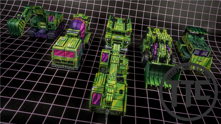 Toyworld TW TW-C07A TWC07A Constructor Devastator Cel Cell Shaded