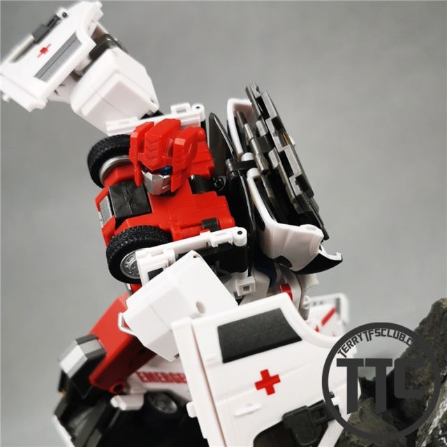 Generation Toy Guardian GT-08C Bulance Defensor First Aid