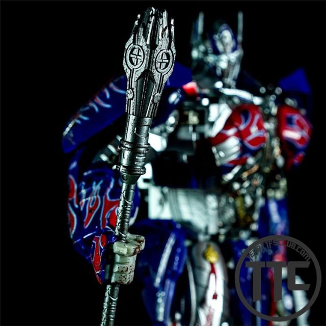 【SOLD OUT】Unique Toys R-02D Challenger Optimus Prime Battle Damage Version