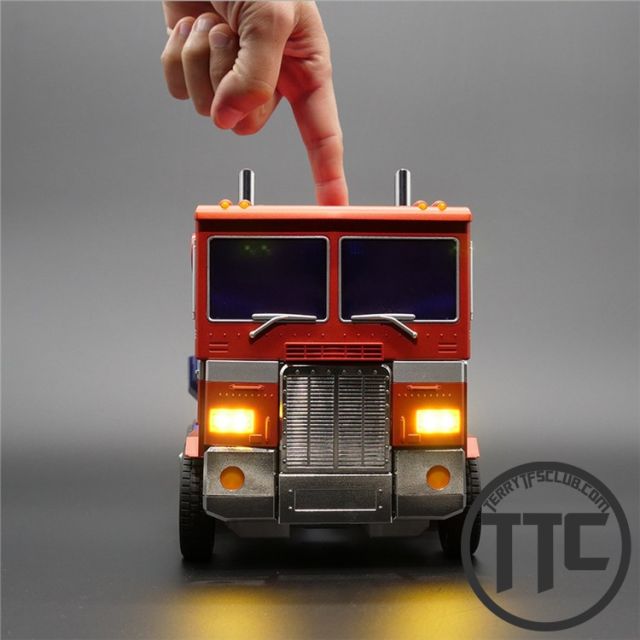 【FES】 Robosen Transformers Optimus Prime Auto-Converting Programmable Robot - Collector's Edition