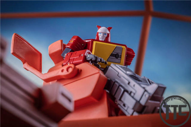 【PRE-ORDER】NewAge Toys H62 Louie | Blaster w/ Ramhorn & Rewind | Legend Scale