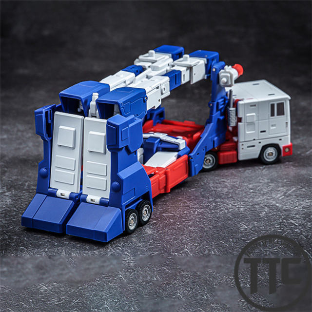 Magic Square Toys VS Series W02 Adjutant & Chief Of Staff | Ultra Magus VS Sixshot Set of 2