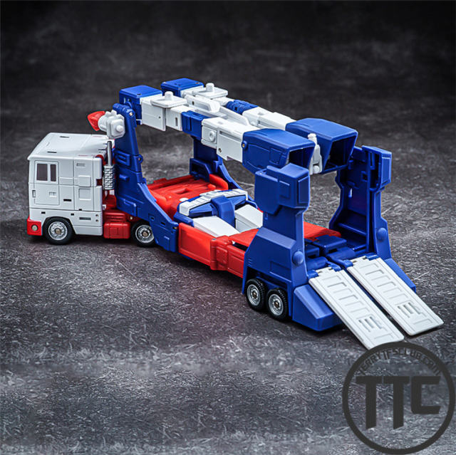 Magic Square Toys VS Series W02 Adjutant & Chief Of Staff | Ultra Magus VS Sixshot Set of 2
