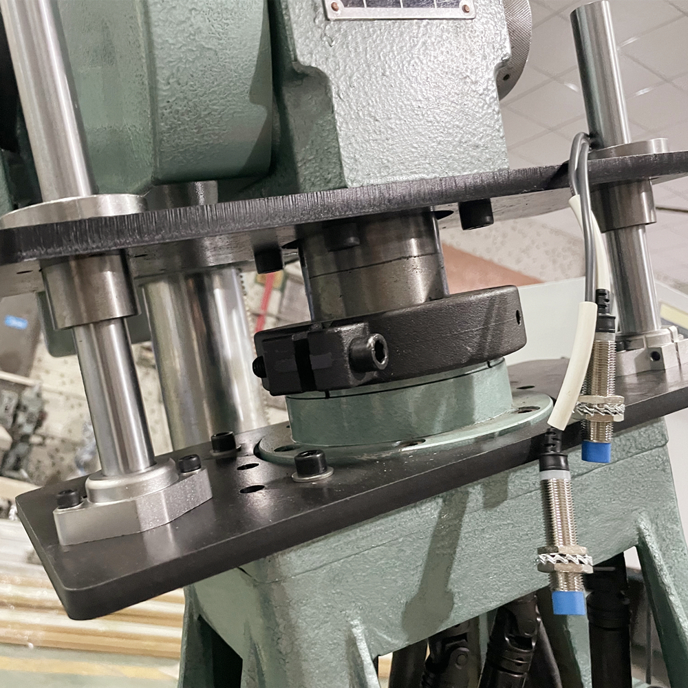 Hardware Automatic Tapping Machine Automatic Threading Machine Tapper For Door Hinge
