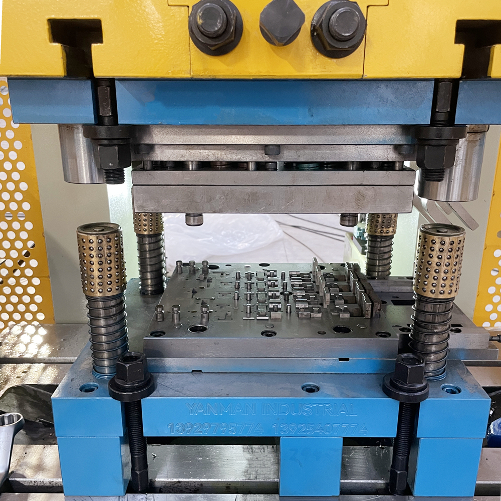 Metal Furniture Cabinet Hinge Clip Progressive Stamping Dies Press Machine Stamping Tooling