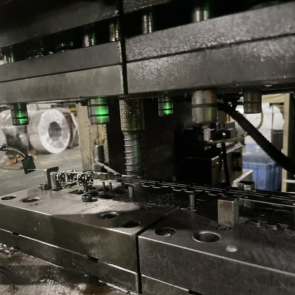Cabinet Hinge Triangle Part Automatic Stamping Die
