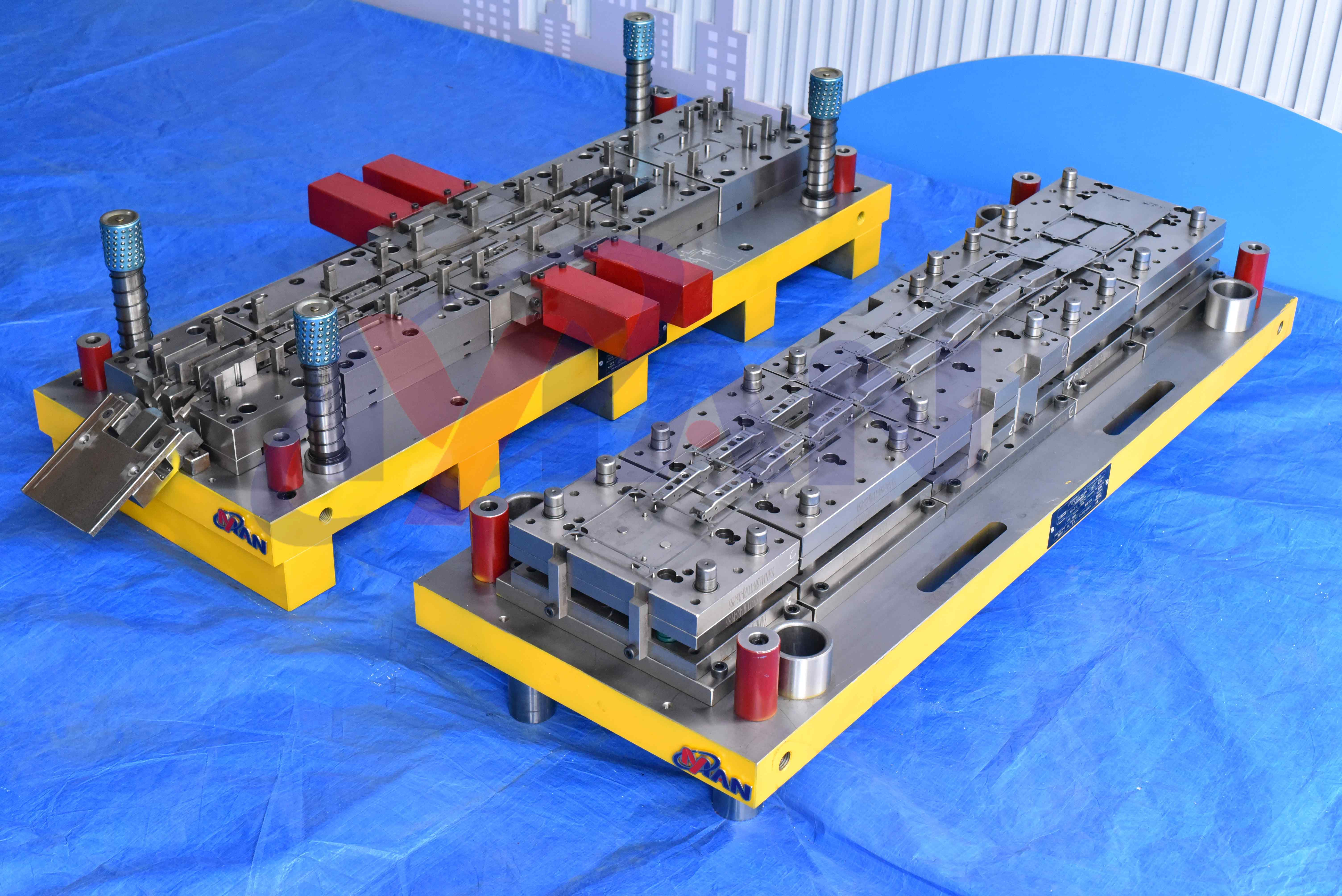 Hydraulic Hinge Arm Mould