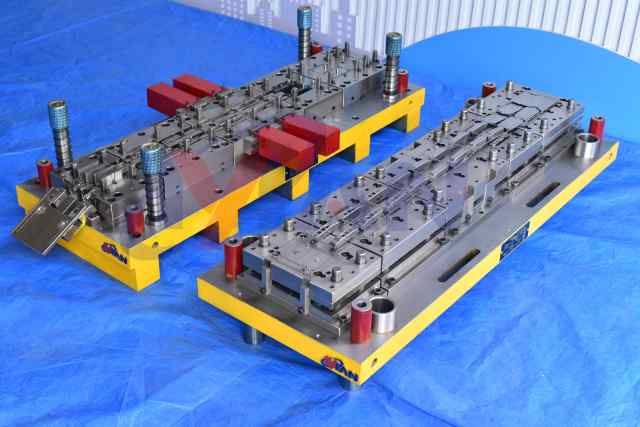 Hydraulic Hinge Arm Mould