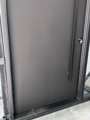 Pivot door