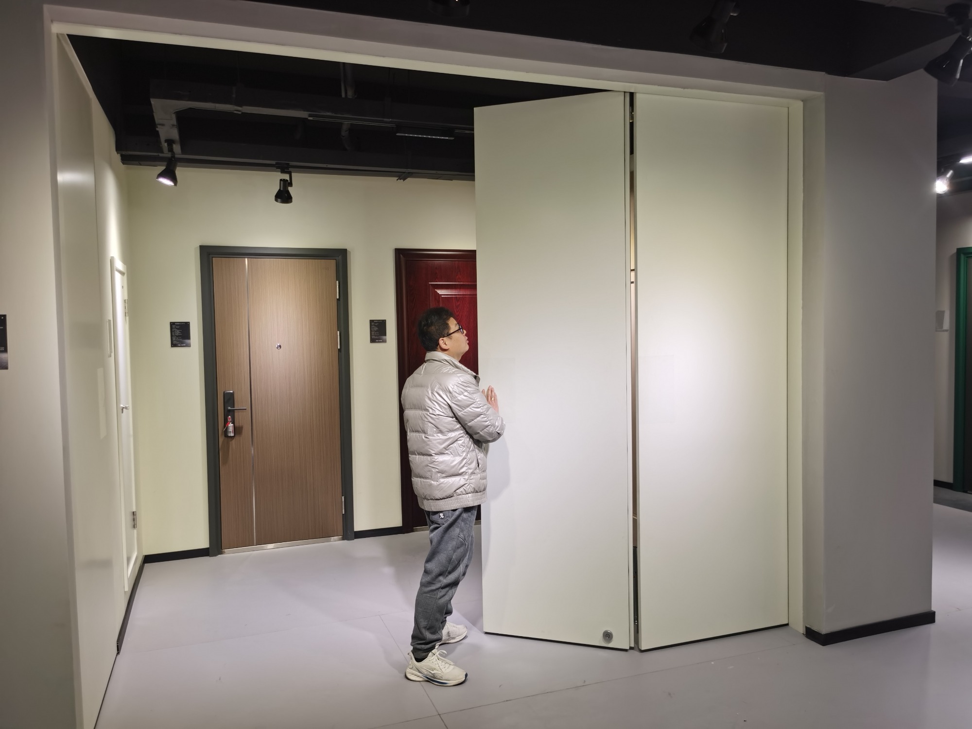 Automatic Folding Fire Rated Steel Doors Oversize Fireproof Metal Foldable Doors