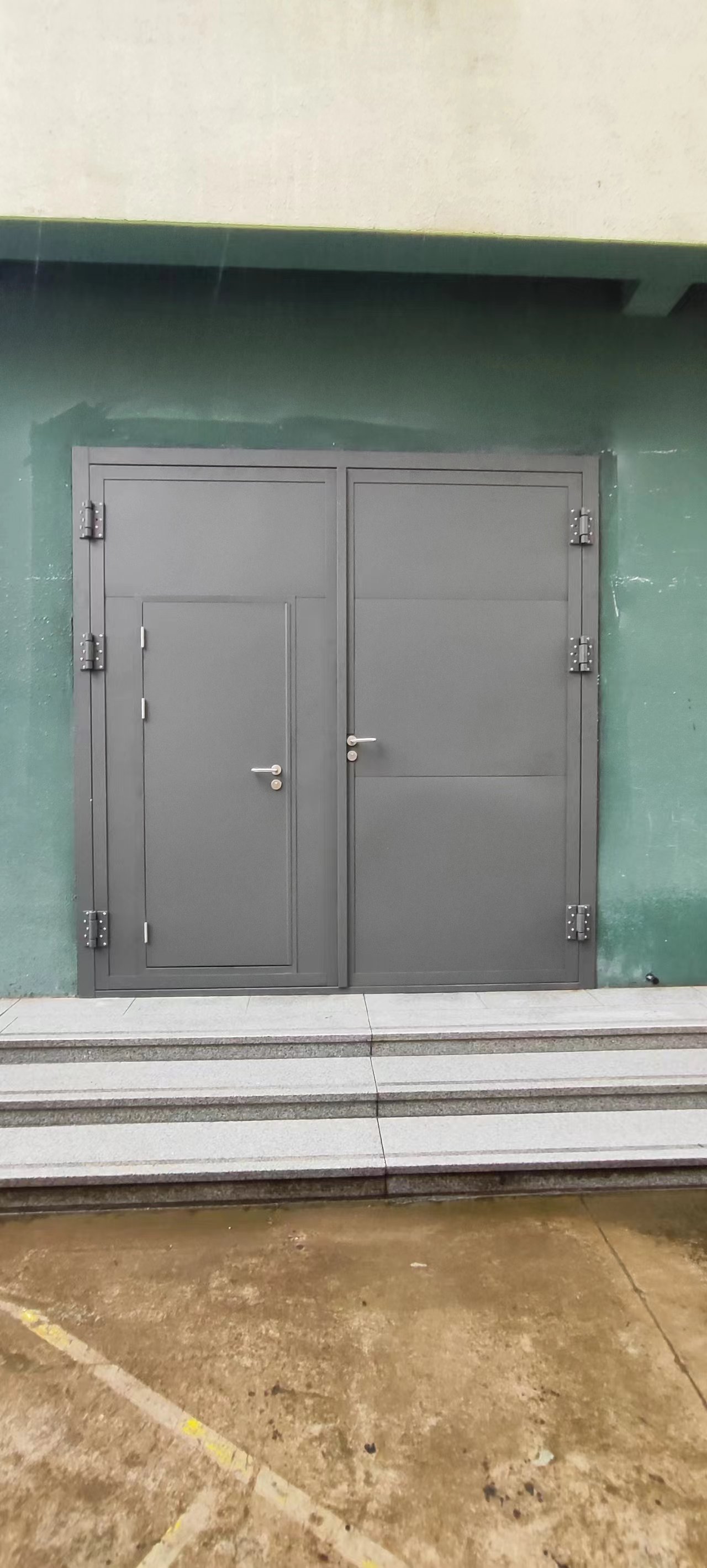 UL 120 Minutes oversize fire rated steel door with pedestrian door inserted