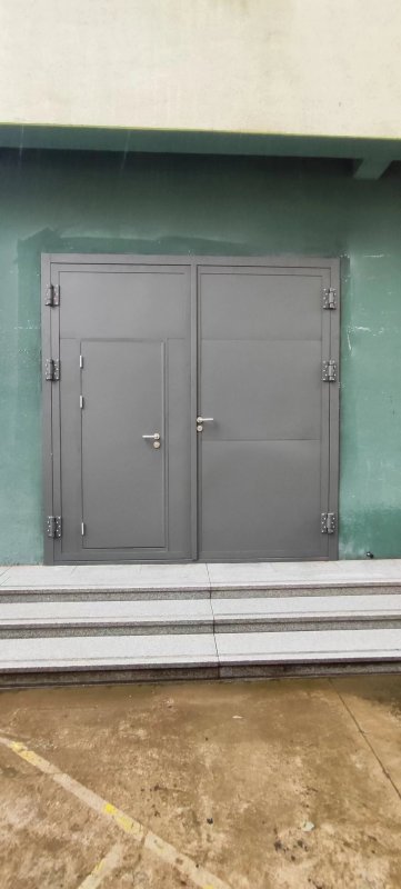UL 120 Minutes oversize fire rated steel door with pedestrian door inserted