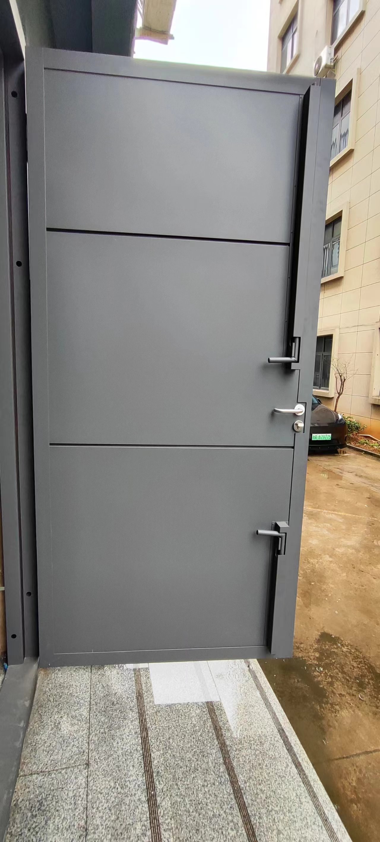 UL 120 Minutes oversize fire rated steel door with pedestrian door inserted