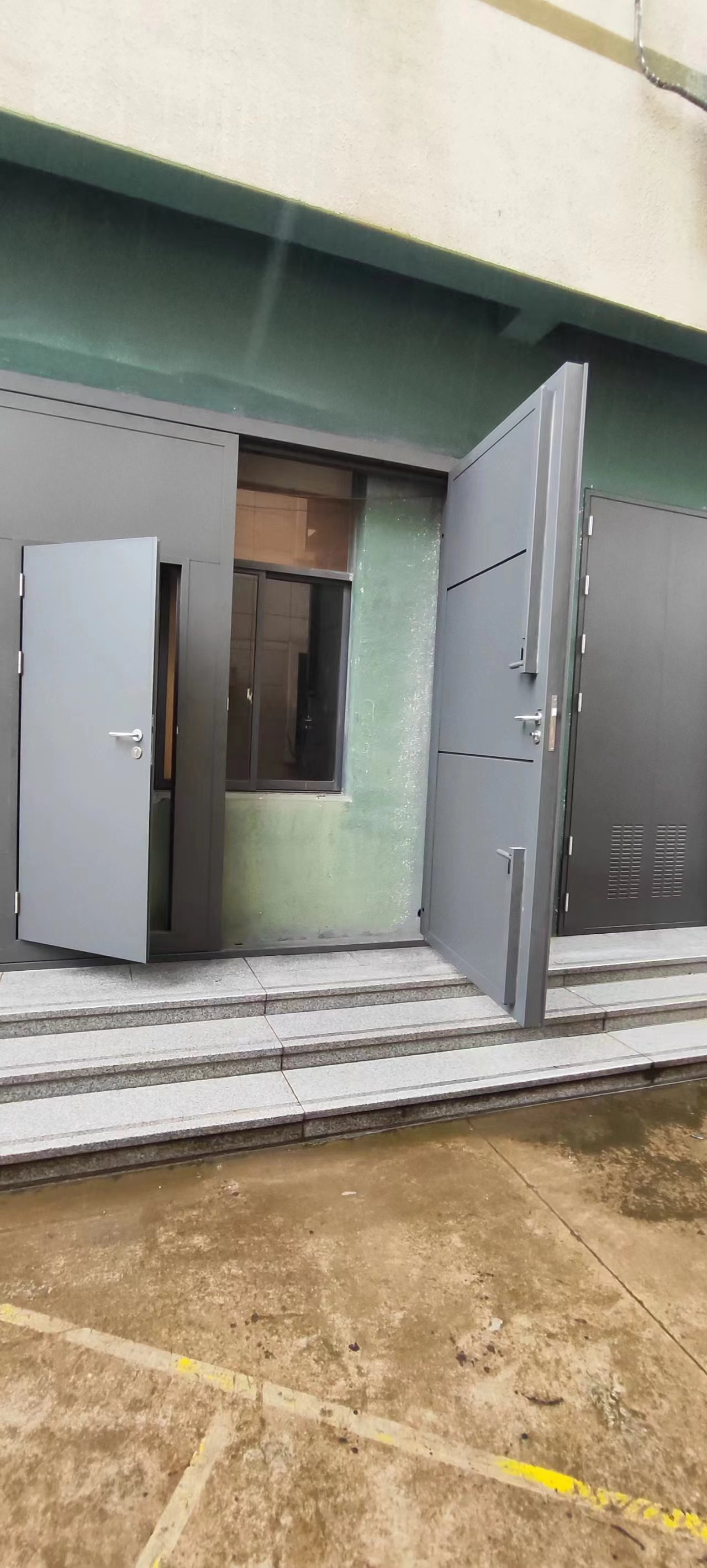 Oversized Steel Heat-Insulating Double Leaf Steel Door with Inserted Pedestrian Door