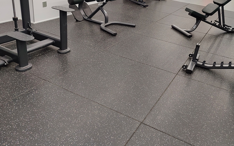 Is it necessary to install rubber floor mats in the gym?