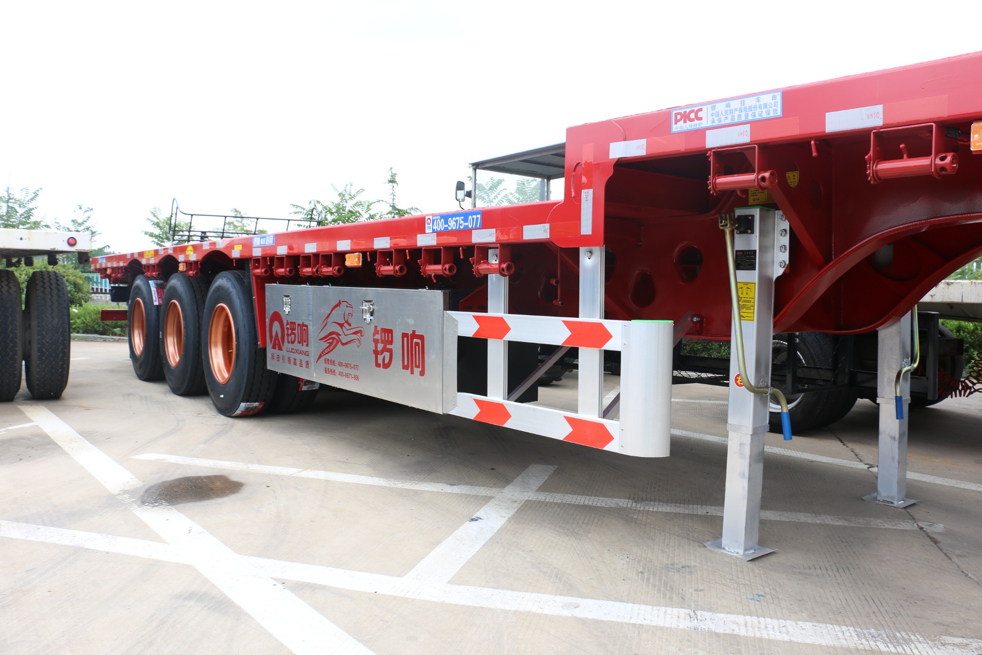 3Axle Truck 40feet Low Flatbed Flat Lowbed Gooseneck lowboy Semi Trailers Tri for sale