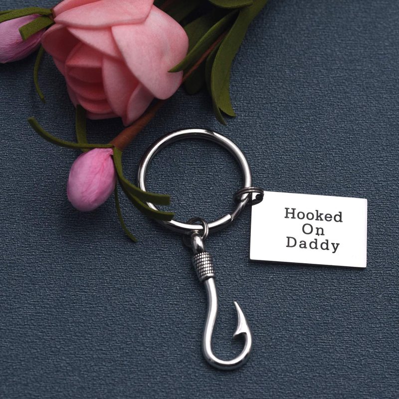 LParkin Dad Birthday Keychain for Daddy Step Dad Hooked On Daddy Keychain Stainless Steel Fish Keychain Dads Best Catch Gift for Dad