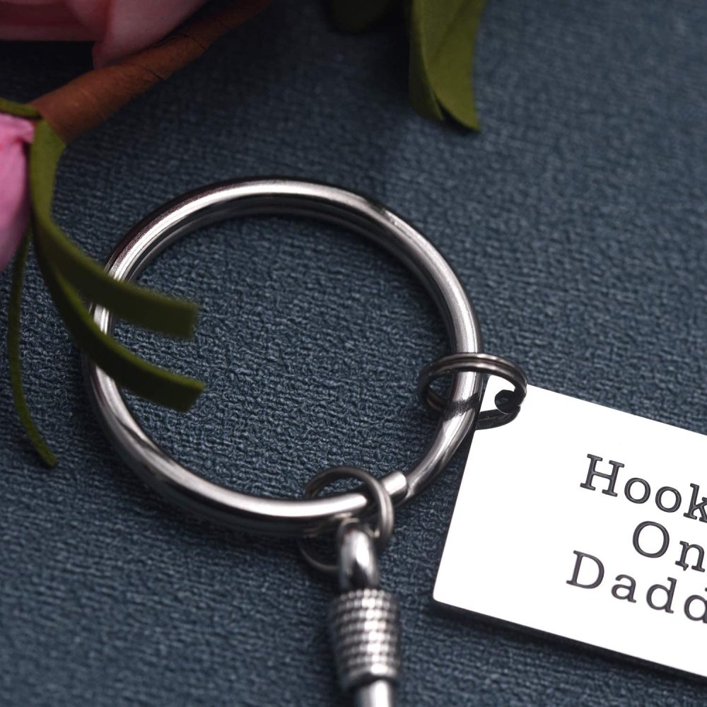 LParkin Dad Birthday Keychain for Daddy Step Dad Hooked On Daddy Keychain Stainless Steel Fish Keychain Dads Best Catch Gift for Dad