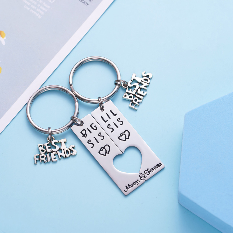 LParkin Big Sis Lil Sis Keychain Set of 2 Gift for Big Sister Little Sister Best Friends Keyring Sister Gifts from Sister Friendship Keychain Sister K