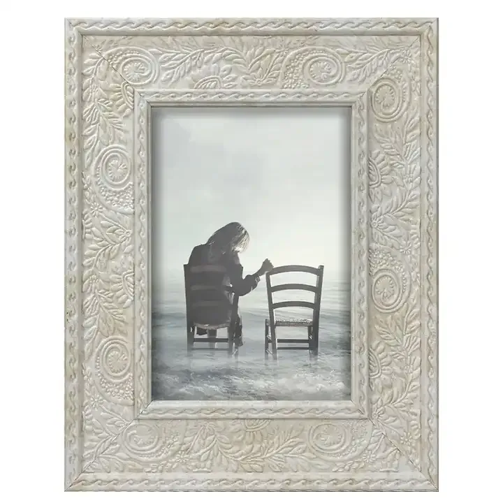 Customized Retro Picture Frame Embossed Plastic Photo Frame
