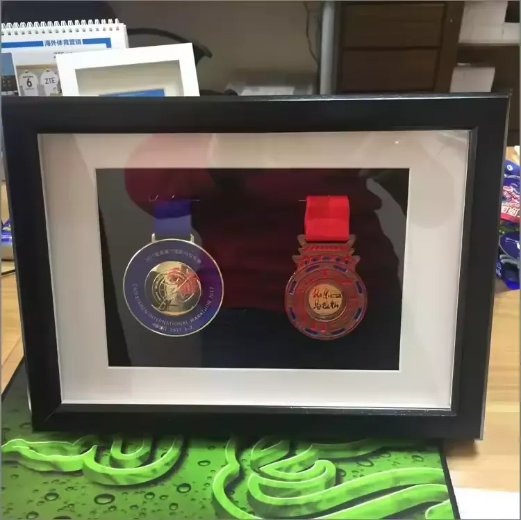 Wholesale Single Marathon Medal Storage Display Frame, Wall Mounted Solid Wood Medal Shadow Box