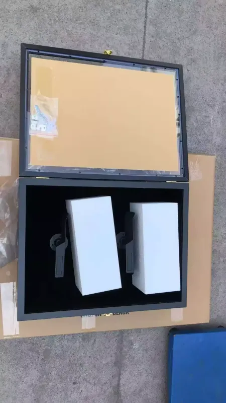 Customized Lockable Solid Wooden Shoe Display Shadow Box, UV Resistant Sneaker Display Cabinet