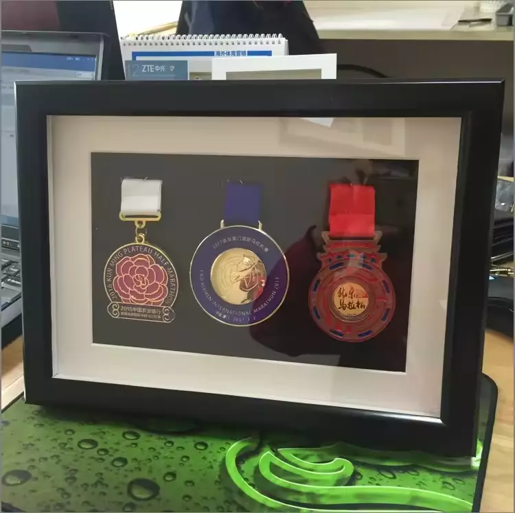 Wholesale Single Marathon Medal Storage Display Frame, Wall Mounted Solid Wood Medal Shadow Box