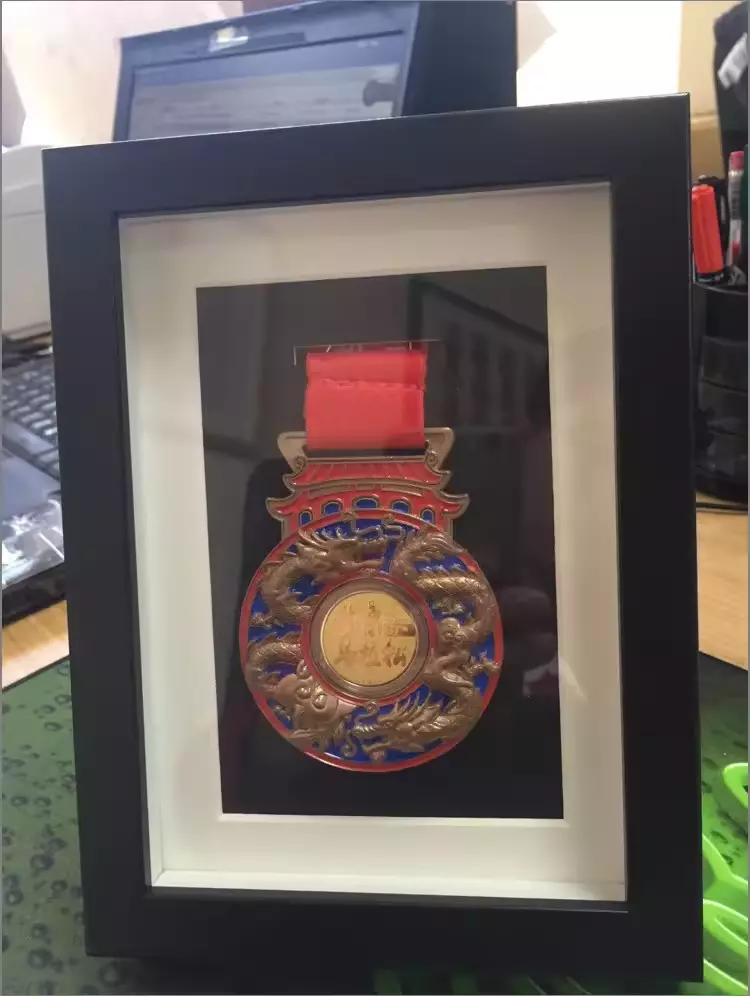 Wholesale Single Marathon Medal Storage Display Frame, Wall Mounted Solid Wood Medal Shadow Box