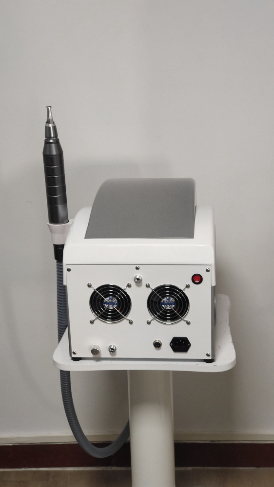 Professional Carbon Peel Laser Q Switched Nd Yag Laser Tattoo Removal Machine with 532nm&1064nm&1320nm