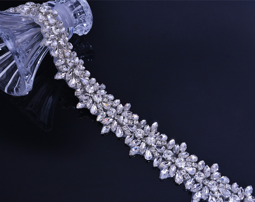 SM153 Crystal Diamante  Applique Chain 1 Piece